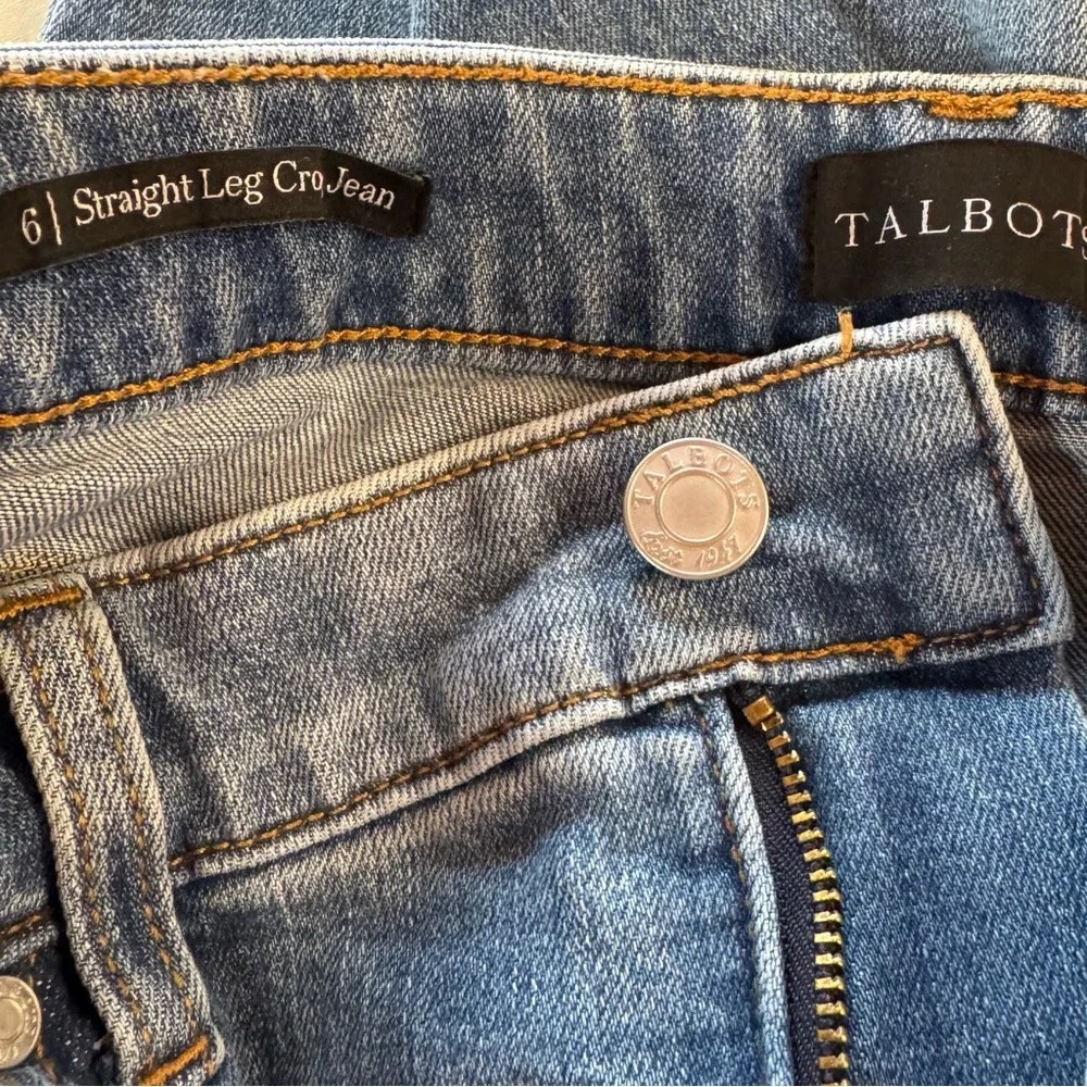 TALBOTS Straight Leg Crop Jeans Raw Hem Lenox Wash (6) - Picture 5 of 17